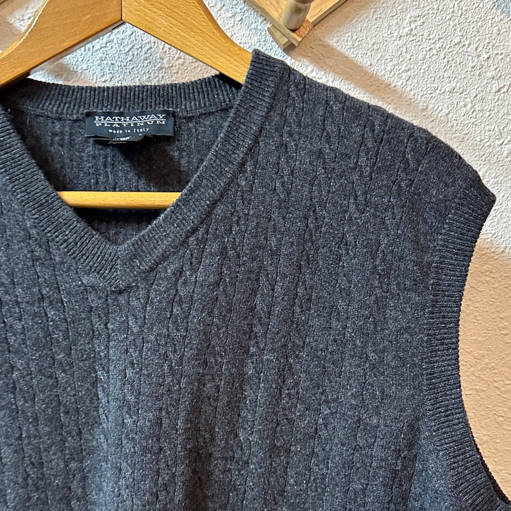 VTG Italy 100% cashmere cable-knit V-neck sweater vest in gray Men’s L - Picture 7 of 11